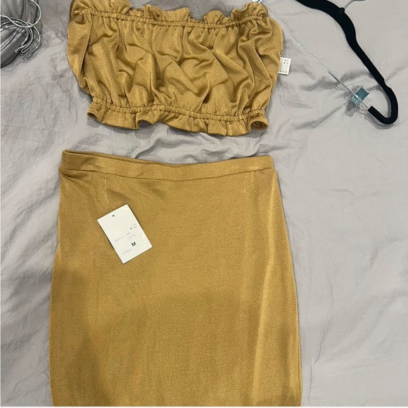 Two piece gold skirt set - Picture 3 of 3